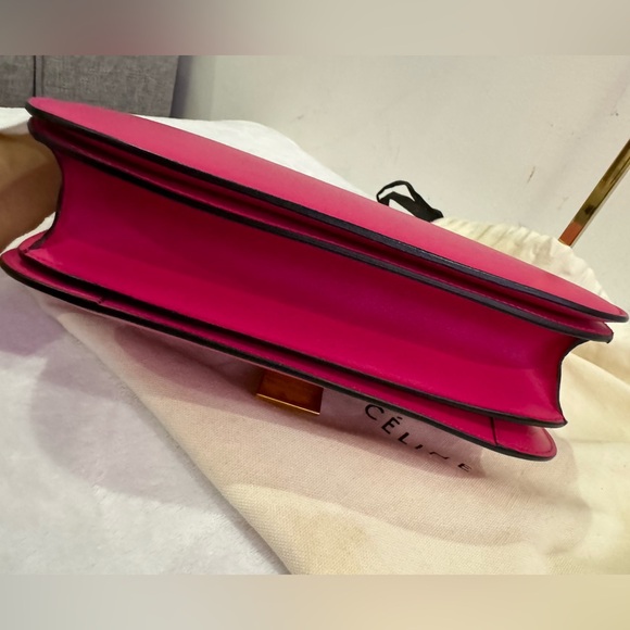 CELINE
Pink Box Leather Medium Classic Box Flap Bag (Pre-loved) with dust bag. - Picture 14 of 15